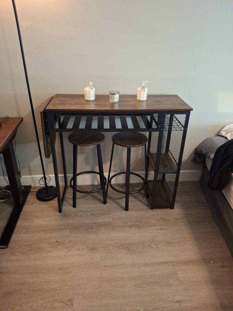 Studio / Apartment Table