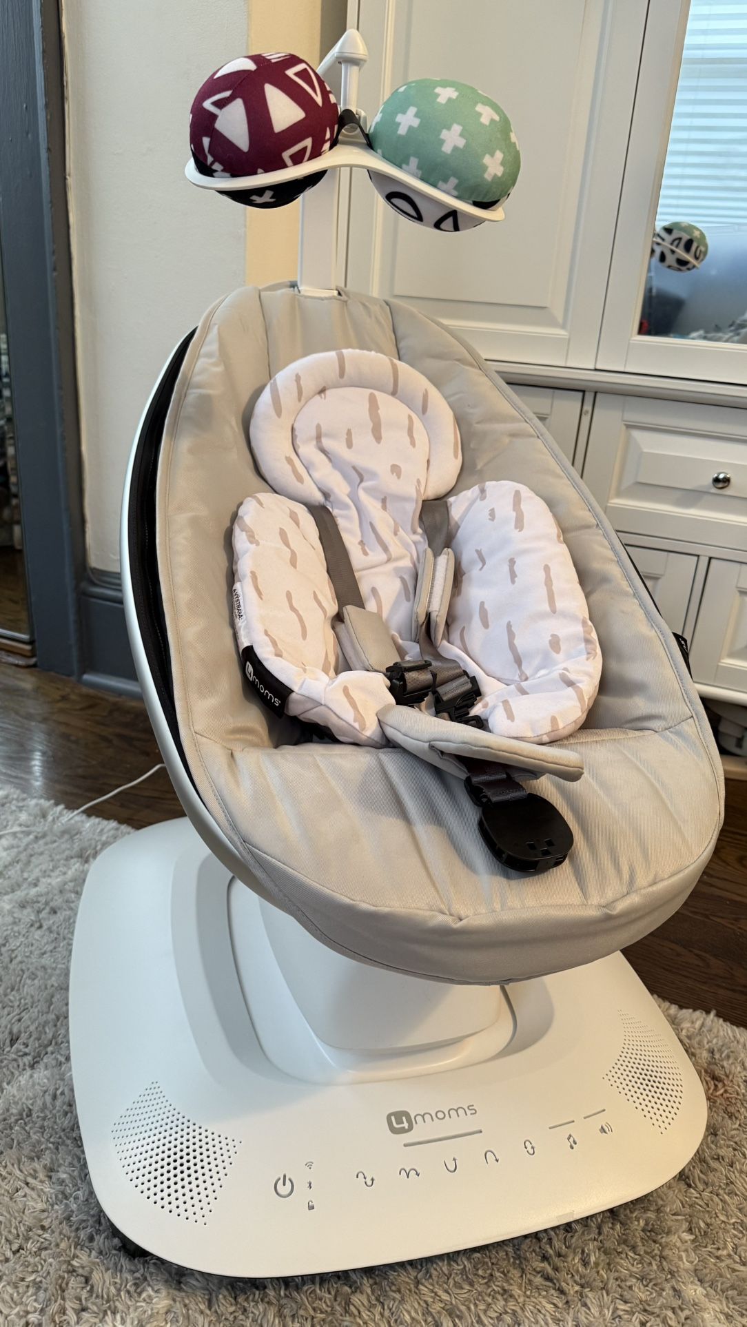 Baby Swing, 4moms MamaRoo Multi-Motion, Bluetooth Enabled with 5 Unique Motions, Grey