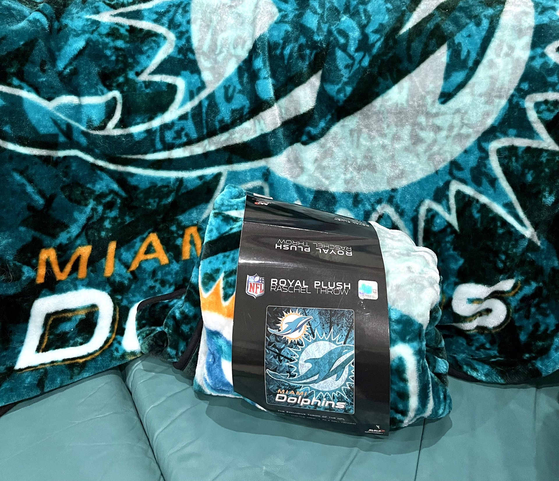 NEW luxurious Miami Dolphins Royal Plush Raschel Throw – Nfl Licensed Product
