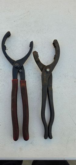 Gear wrench and other generic oil filter wrench.