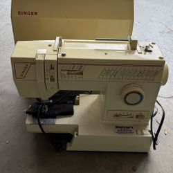 Singer Sewing Machine With Cover