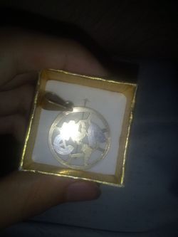 Gold pendent