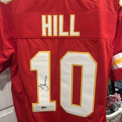 Tyree Hill signed jersey (COA)