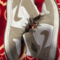 Jordan 1 Retro Armed Forces Pearl White