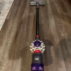 Dyson V8 Vacuum