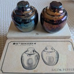 VINTAGE W.M. RODGERS SILVER PLATE NEW IN BOX SALT AND PEPPER SHAKERS P
