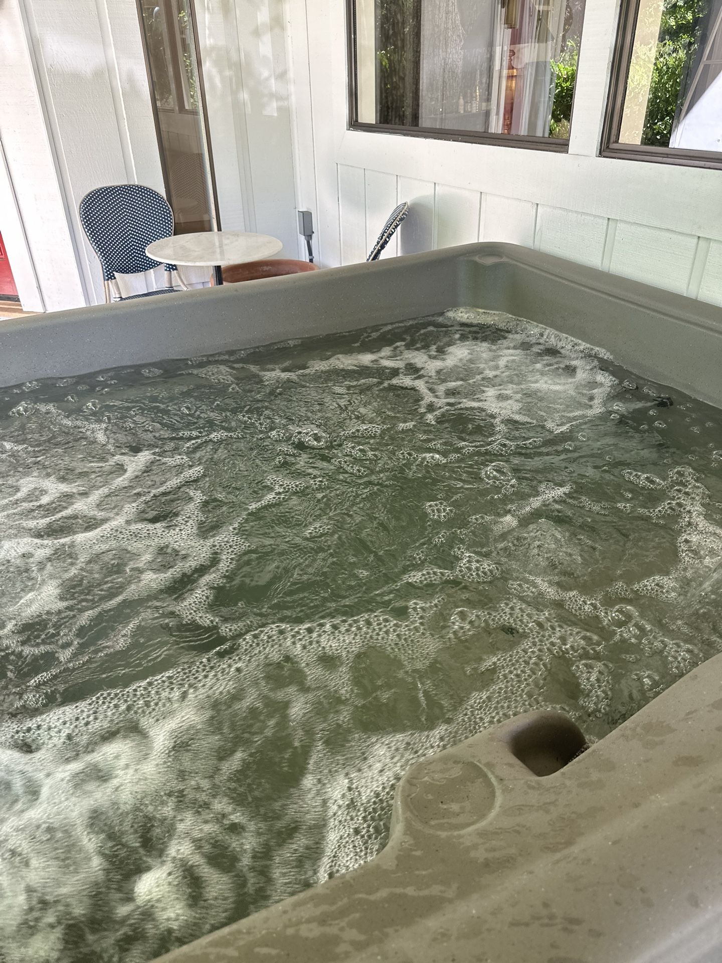 Gently Used Lifesmart Bahama DLX (LS350DX) Hot Tub – Plug & Play, Excellent Condition • Purchased new 2 years ago – rarely used and always