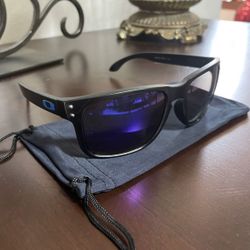 Oakley Holbrook Black / blue Sunglasses glasses
