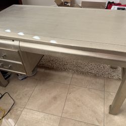 Gold Desk