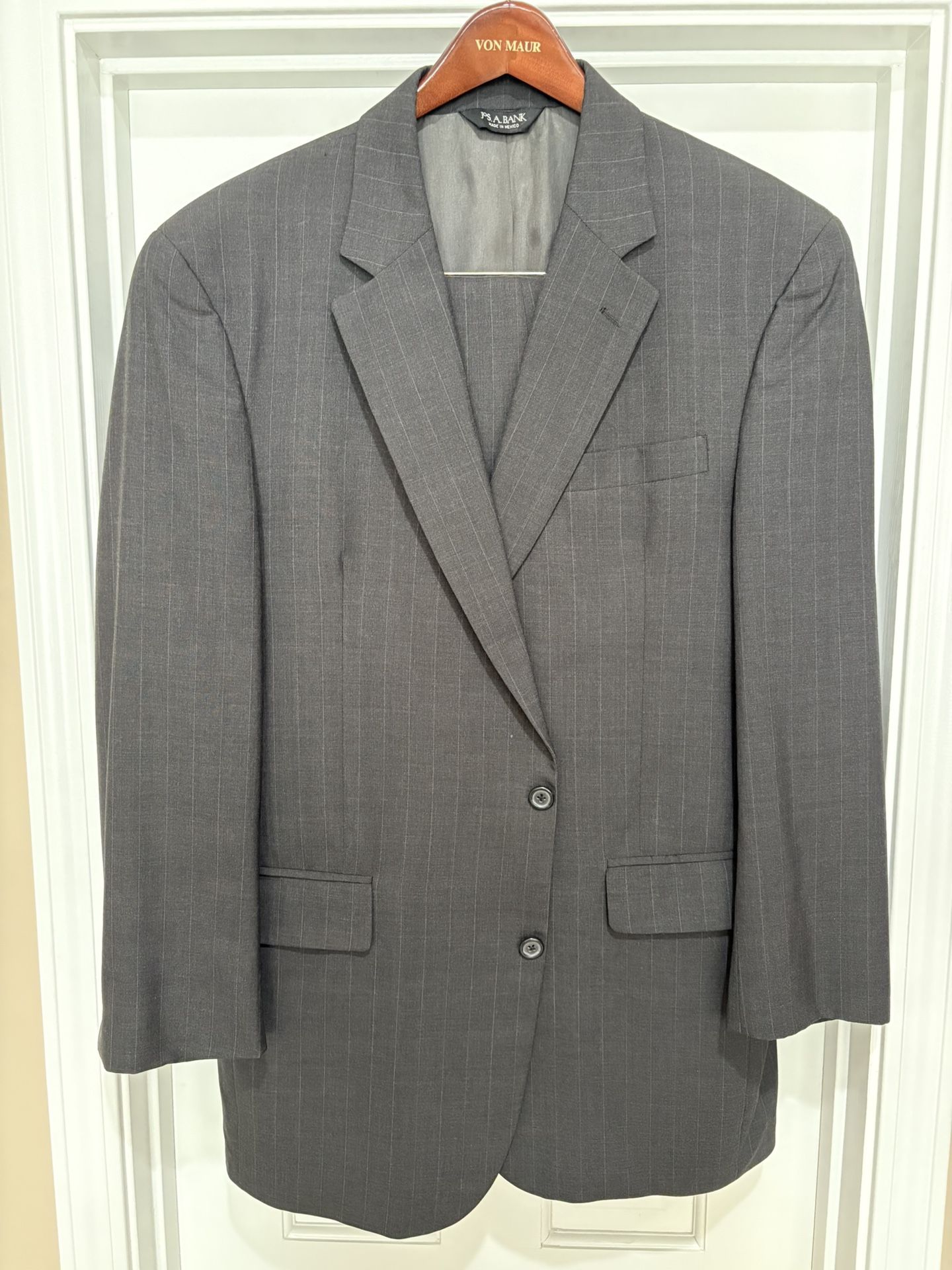 Men’s Suit Gray Pinstriped 42L
