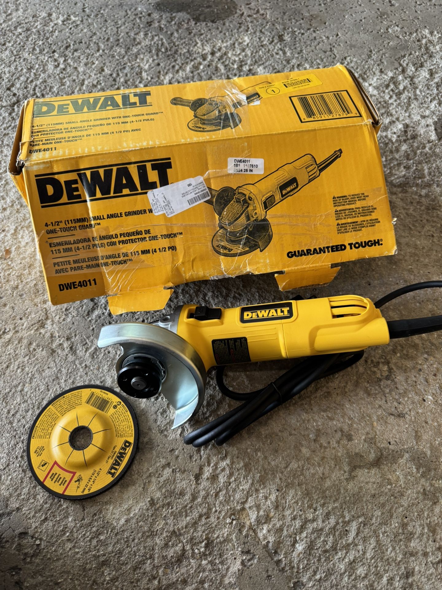 DEWALT 7 Amp 4.5 in. Small Corded Angle Grinder with 1-Touch Guard BRAND NEW
