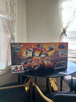 Monster Jam Smash Bash Smashbot Playset