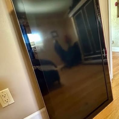 40” Television with Wall Mount & Roku