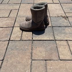 Girls Ugg’s Size 6