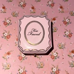 Too Faced Diamond Light Highlighter