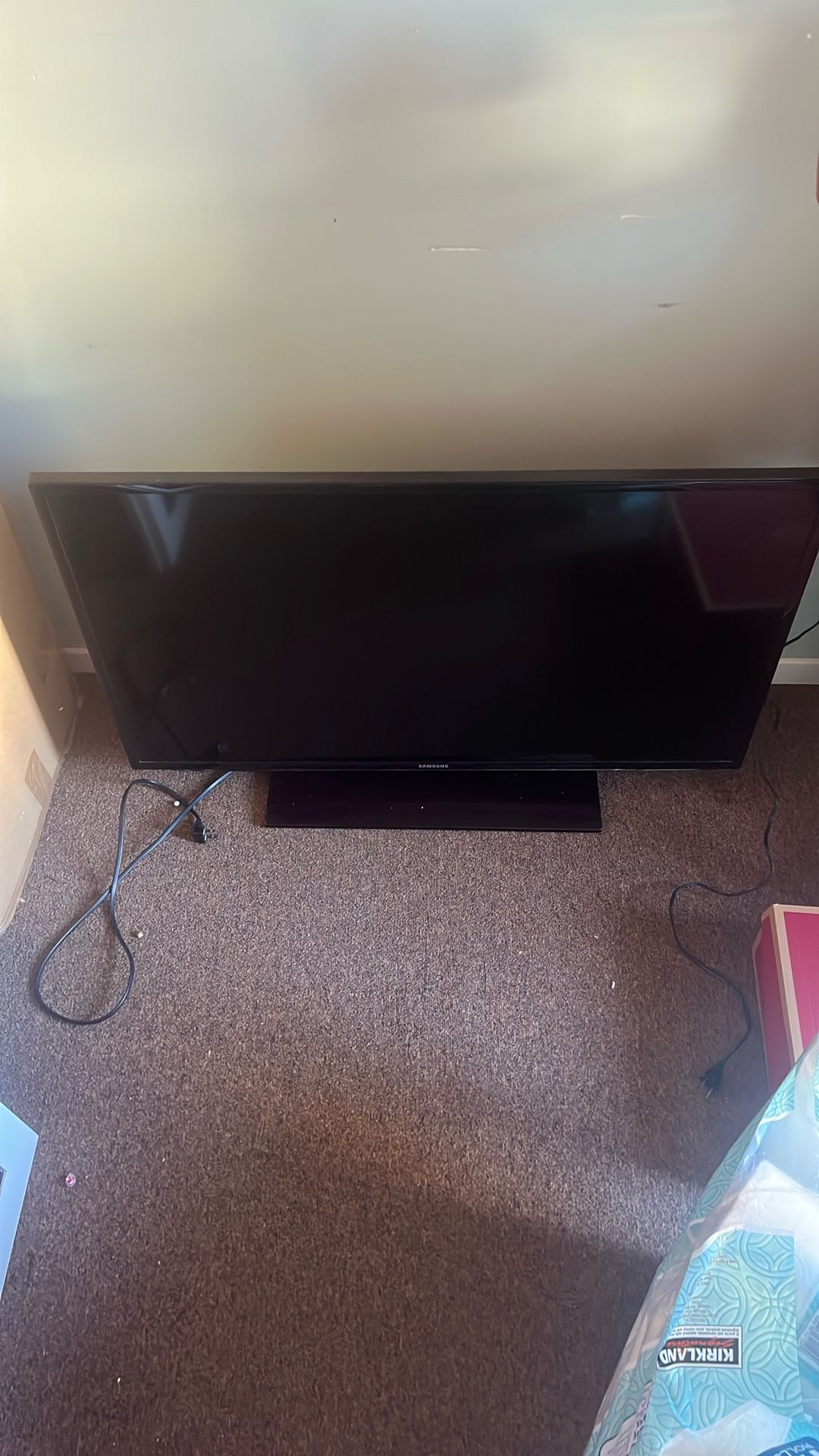 Samsung With Remote Works Great 36.5”