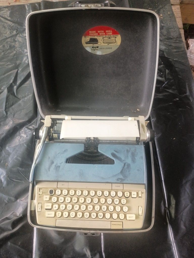 Smith Corona Electric 110 Typewriter