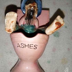 Vintage 1950s Betsons Toilet ashtray with hillbilly& Smokie cigarettes 