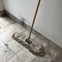 Commercial dust mop 30”