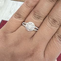 Size 7 18kt White Gold Bouquet Halo Engagement Ring .74ctw 3.4g