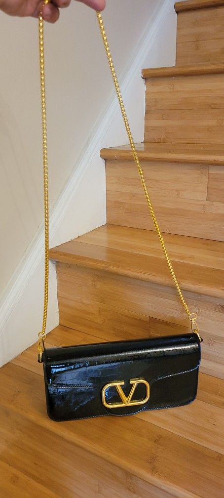 Brand New Womens Crossbody And Shoulder And Toe Bags Comes With 2 Belts . 