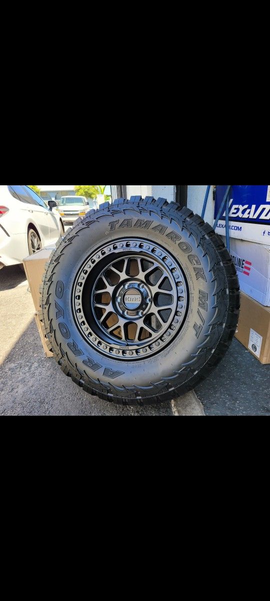 18" KMC549 w/ 35x12.50R18 M/T Tires