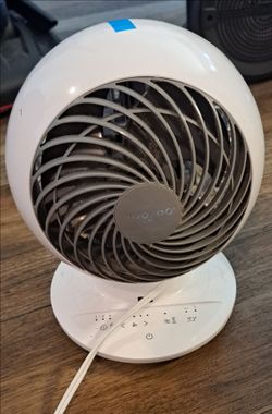 3 months old Woozoo by Iris USA Globe Circulation Fan