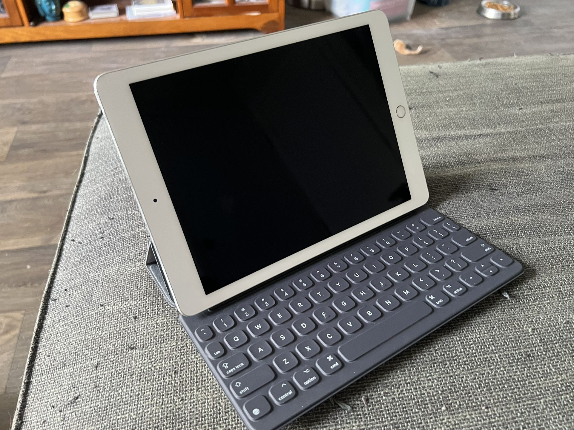 Used 1st Gen iPad Pro with Smart Keyboard and Pencil