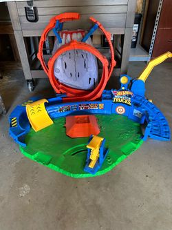 Hot wheels Dinosaur Volcano