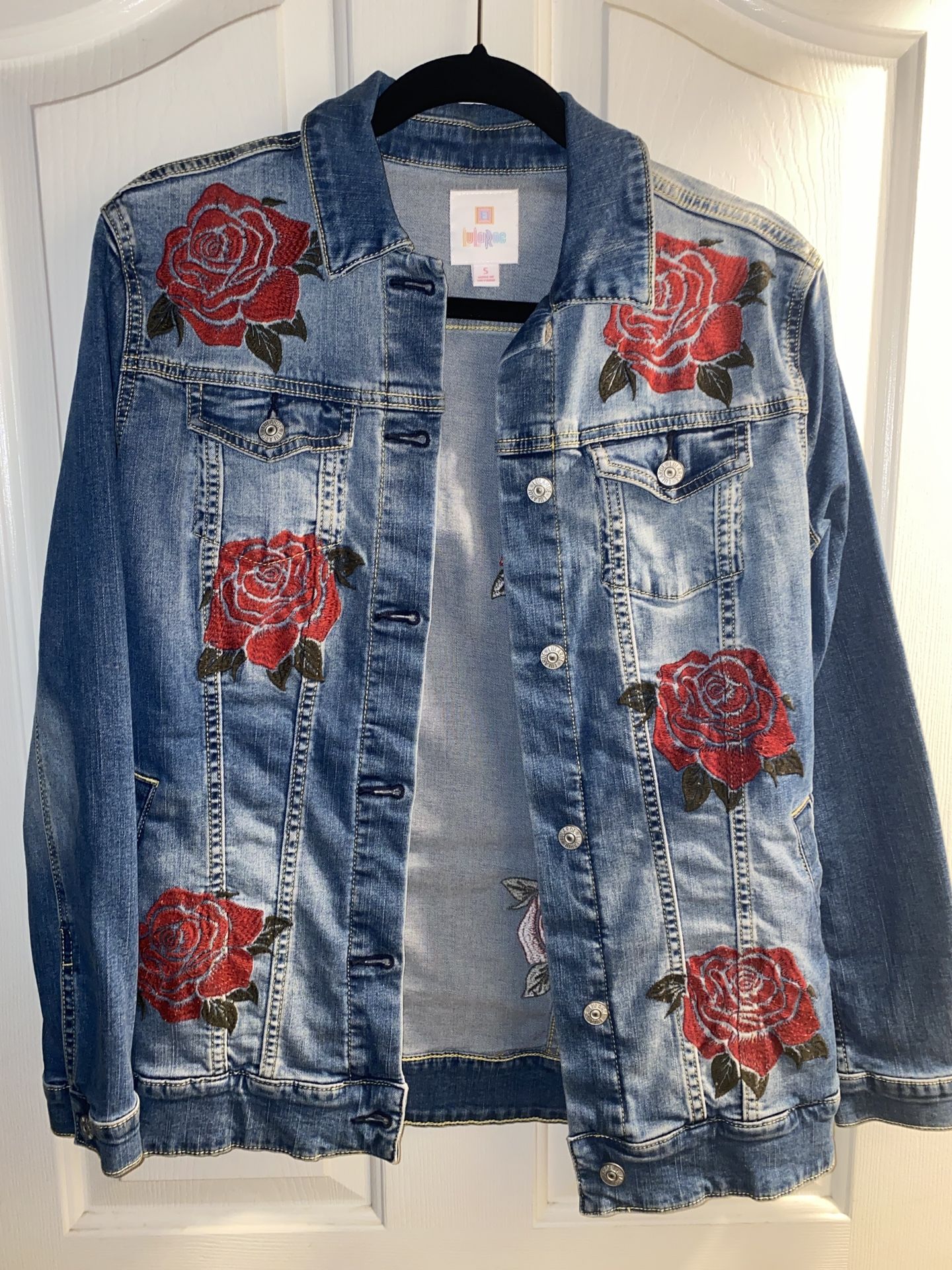 Red Rose Embroidered Denim Jacket Size Small (Size 6/8)