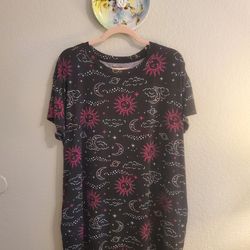 Joyspun Women Sleepshirt Pockets, Sz L/XL  Celestialblack background. Oversized