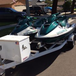 See Doos Matching  Pair Of Gtxs