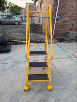 Uline rolling step ladder