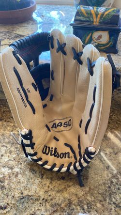 Wilson’s youth. Baseball mit