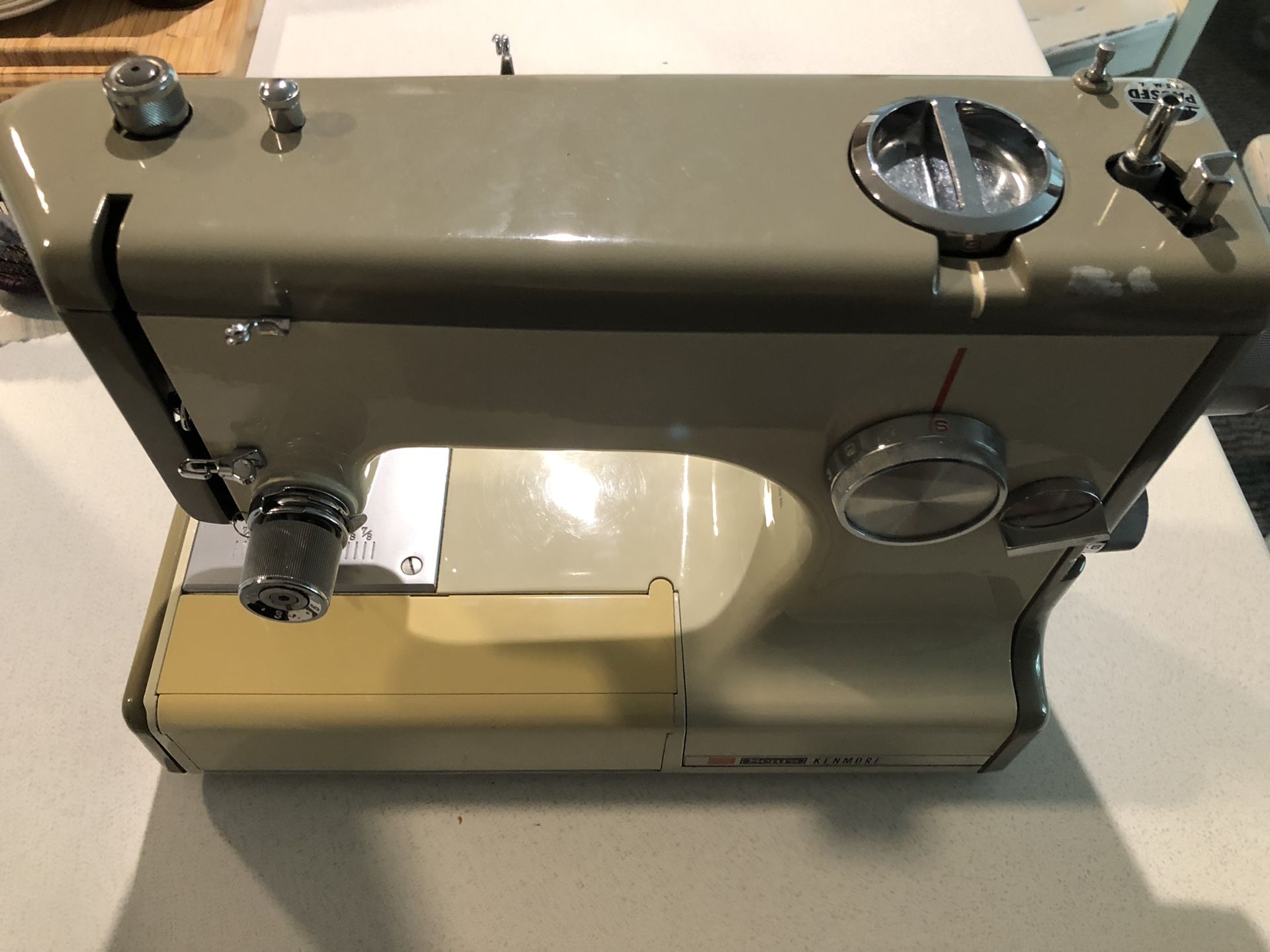 Kenmore Sewing Machine 158.10400 With Rose Case & Pedal for Sale in Renton, WA OfferUp