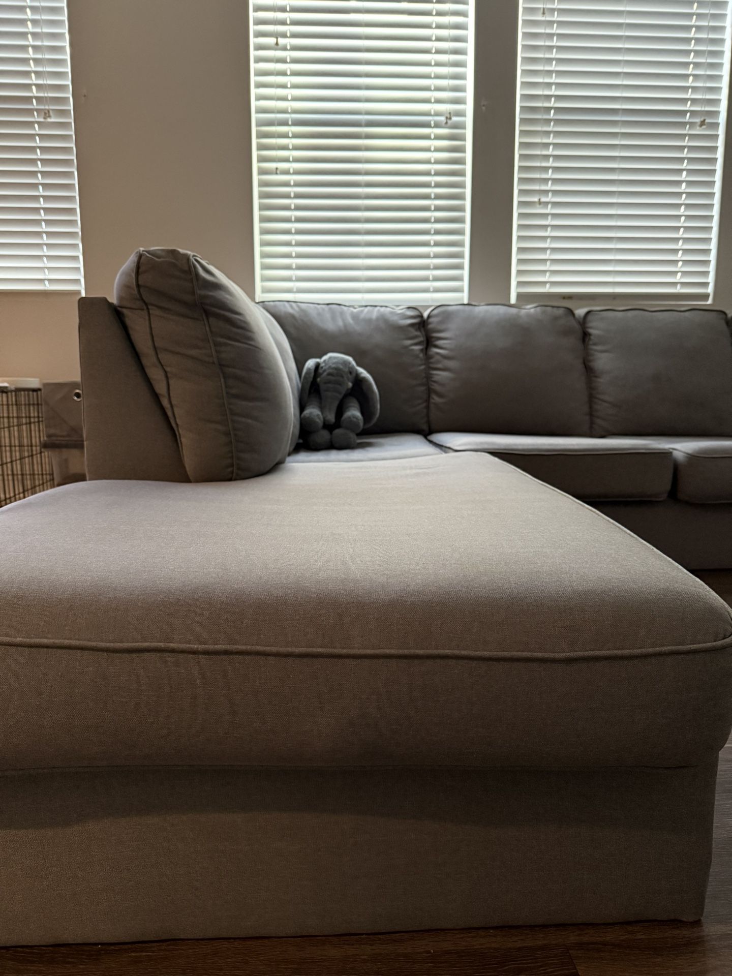 *MOVING SALE* L-Sectional Couch