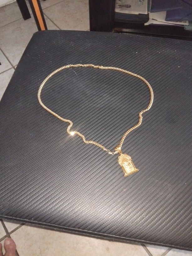 Non Gold Chain And Medal.