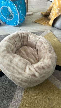 Plush & Comfy Pet Bed for Small-15 pds