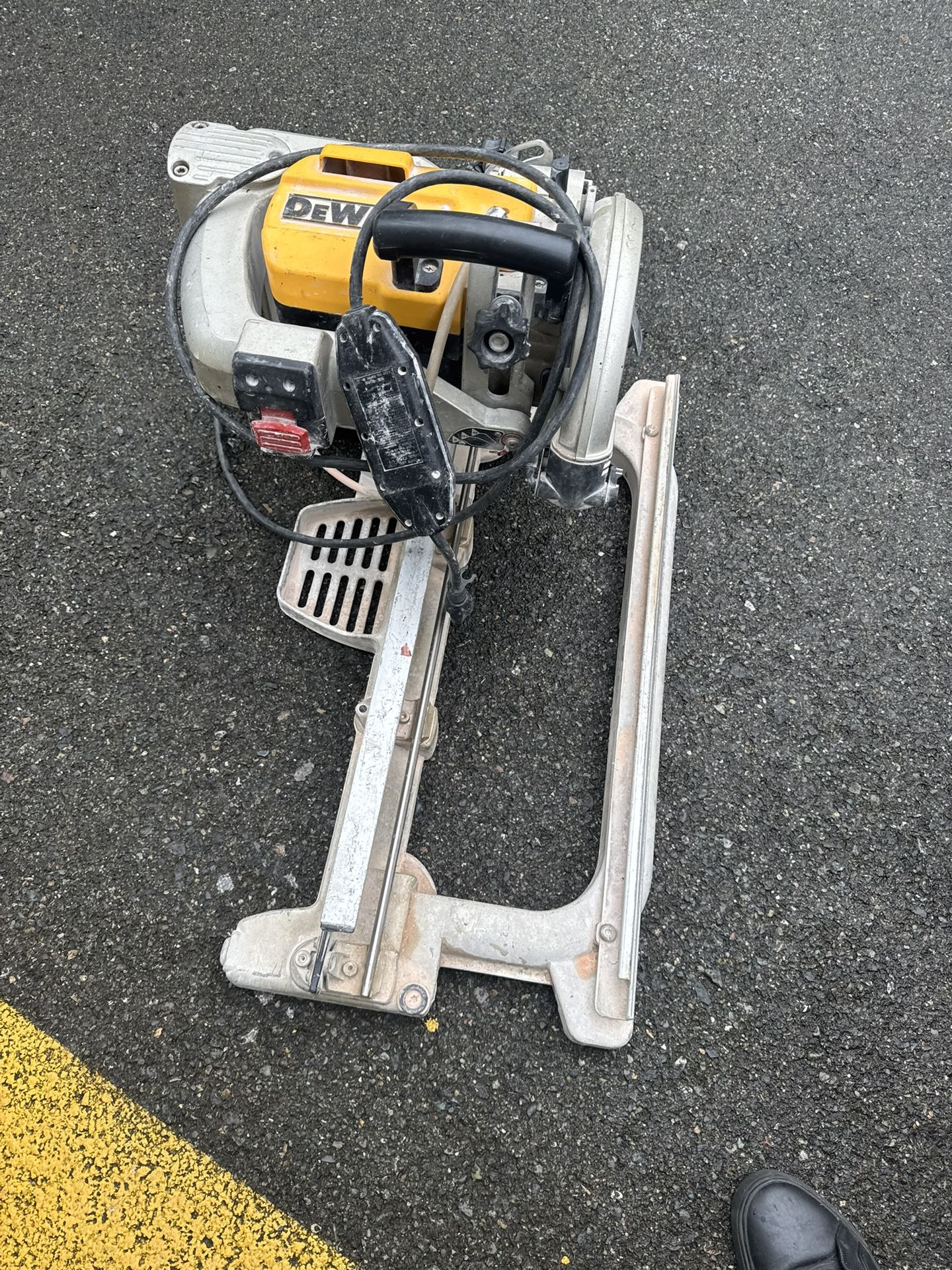 DEWALT TILE SAW