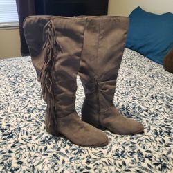 Women's Gray Boots. 