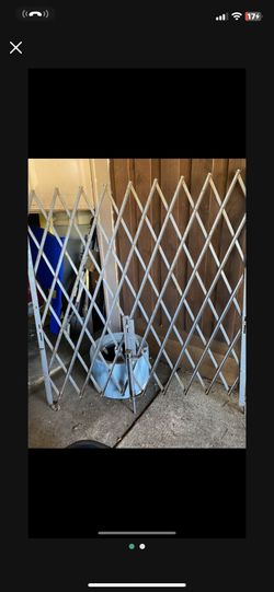 Reja Correrrisas Tiene Rodos A Un Lado Pesa Mucho Metal