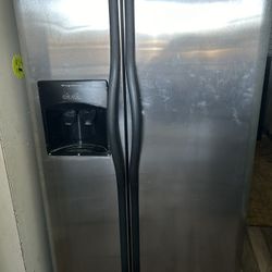 FRIGIDAIRE SIDE BY SIDE REFRIGERATOR  Delivery Available For Small Fee 🚛