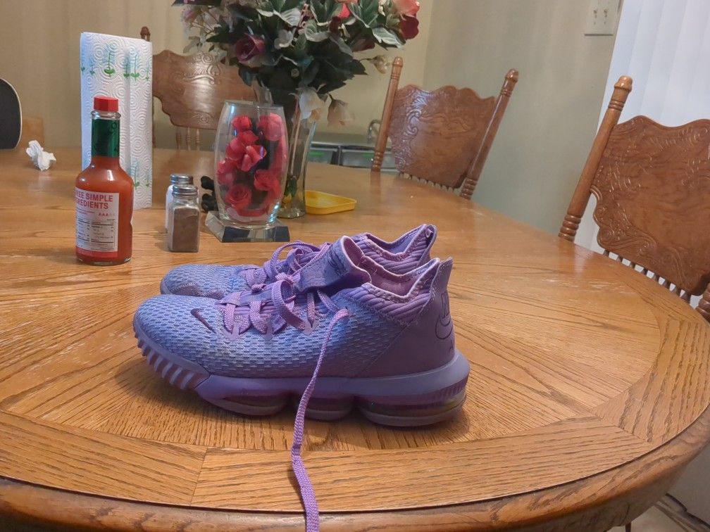 Nike LeBron 16 Low EP 'Atomic Purple'