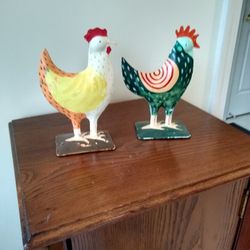 2 Vintage Distressed Chicken And Rooster And 2 FREE Gifts