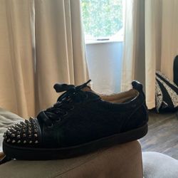 CHRISTIAN LOUBOUTIN Louis Junior Spikes Low-Top Sneakers