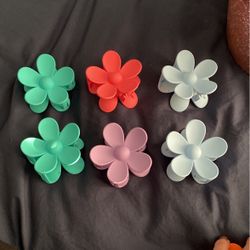 Brand New Flower Claw Clips