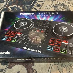Numark Party Mix DJ Controller Serato