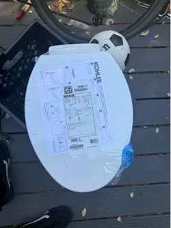 Brand New Elongated Toilet Seat (Still in Plastic – Never Installed)