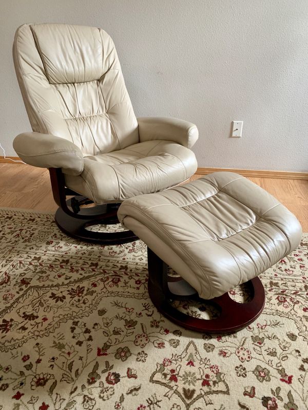 Recliner with ottoman for Sale in Vancouver, WA - OfferUp
