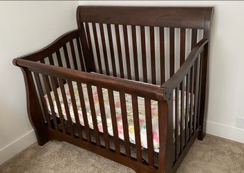 Baby Crib + Mattress Included – Good Condition – Pickup Only
